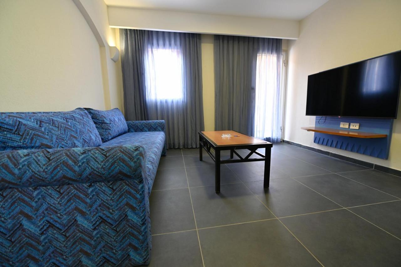 Club In - Coral Hotel