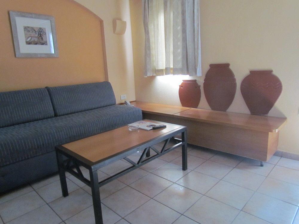 Club In - Coral Hotel